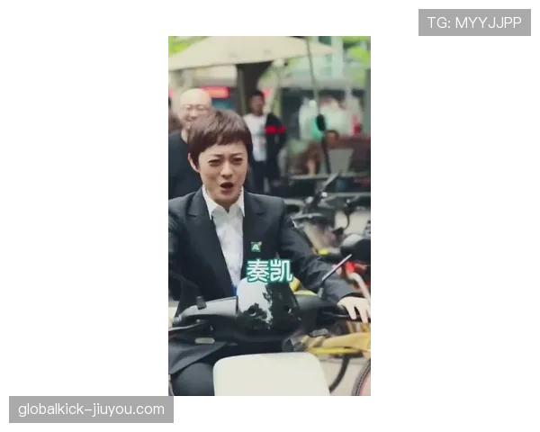 杨昊在路边小店刷卡，收银阿姨当场懵得不知说啥